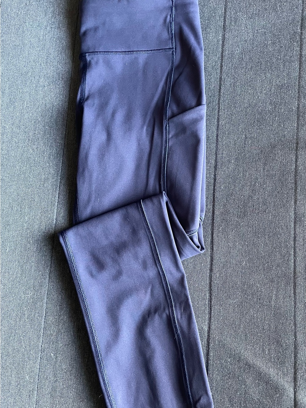 Lululemon women’s blue leggings with pockets in size 4, like new